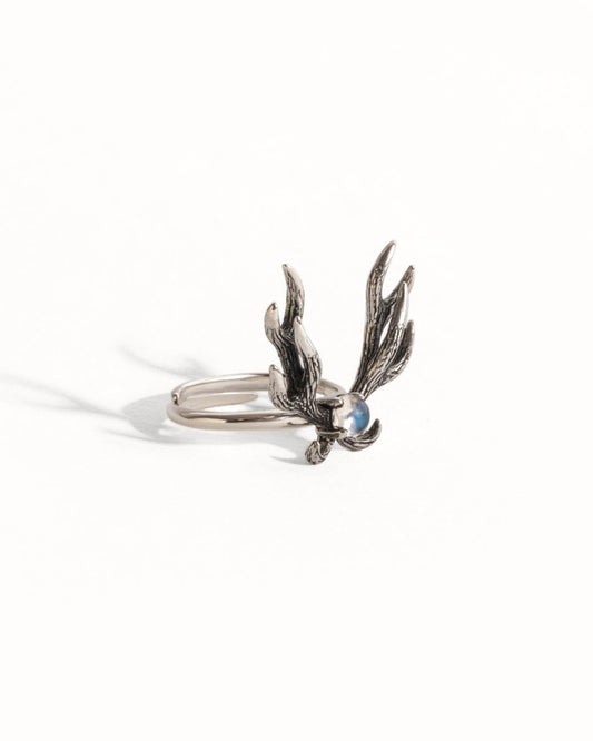 Anthea Antler Ring – 925 Silver with Rainbow Moonstone
