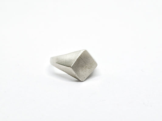 SCUDO | The Resilience Signet Ring – Handcrafted Minimalist Jewelry