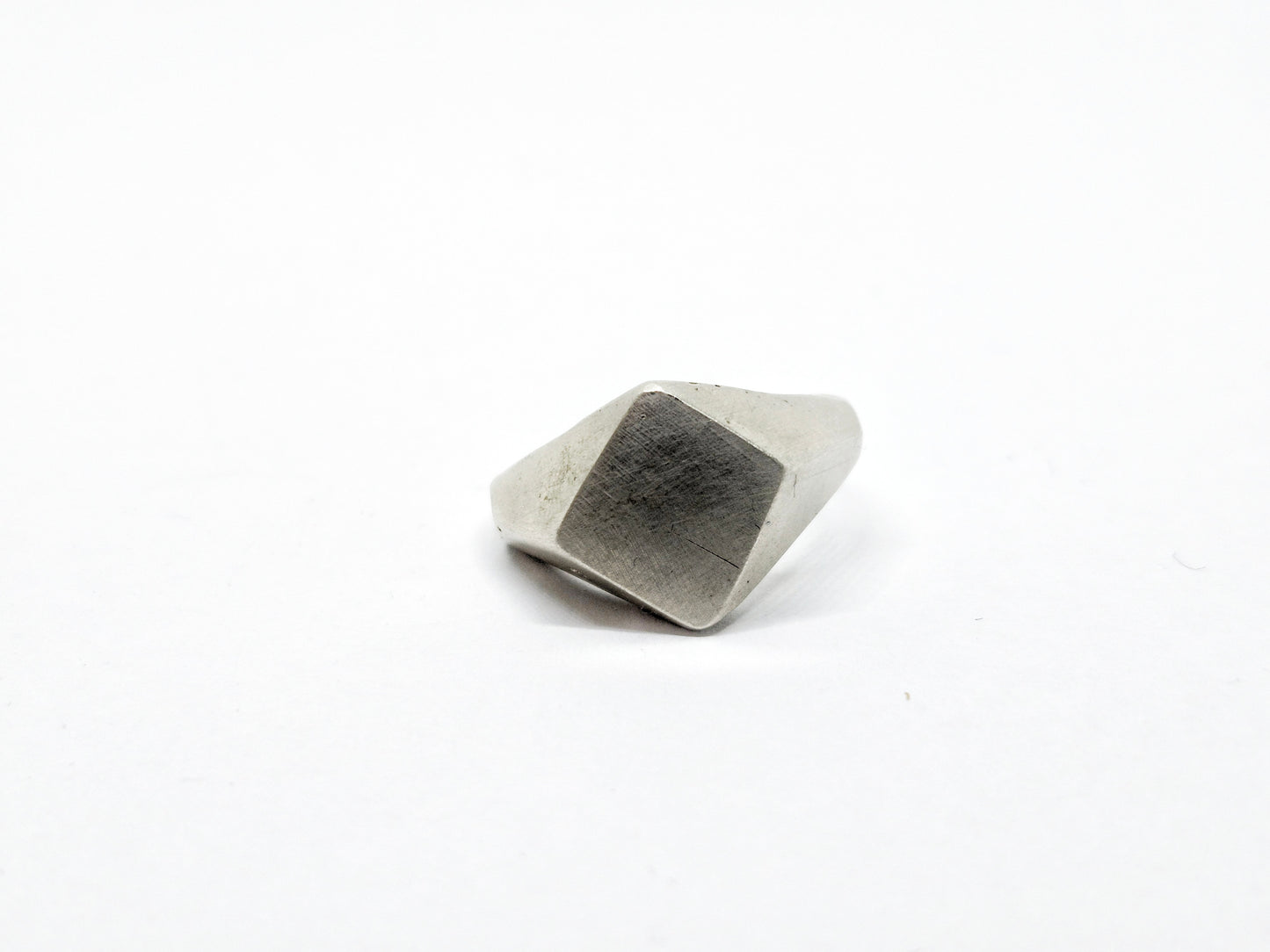 SCUDO | The Resilience Signet Ring – Handcrafted Minimalist Jewelry